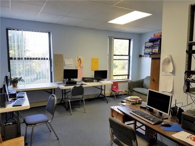 More Photos Of 117-123 Mill St, Orono Office Residential For Sale