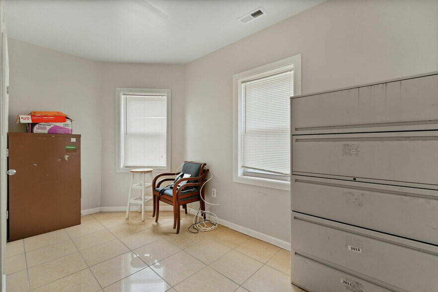 More Photos Of 1601 Montello Ave NE, Washington Storefront For Lease