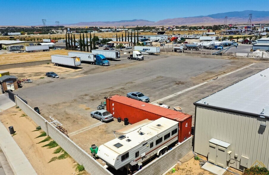 More Photos Of 701 Rooster Dr, Bakersfield Warehouse For Sale