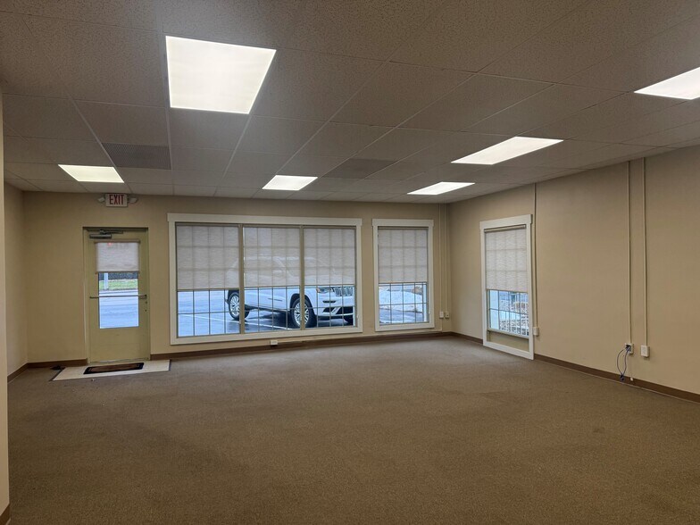 More Photos Of 8162 Perry Hwy, Pittsburgh Storefront Retail Office For Lease