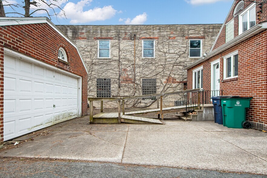 More Photos Of 2025 Clinton St, Buffalo Office For Sale