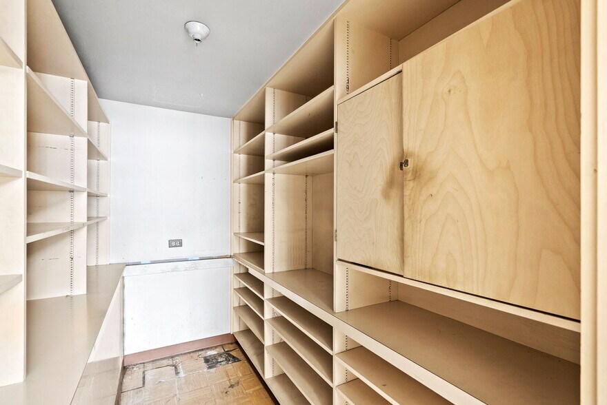 More Photos Of 1701 W Woodlawn Ave, San Antonio Religious Facility For Sale