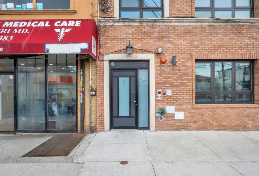 More Photos Of 12511 101st Ave, South Richmond Hill Apartments For Sale
