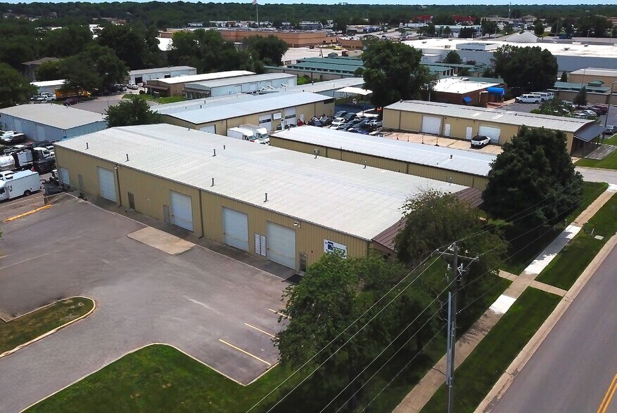 Primary Photo Of 8215-8257 Hedge Lane Ter, Shawnee Warehouse For Lease
