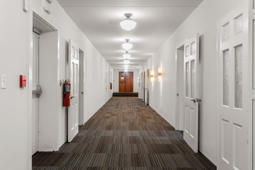 More Photos Of 312 Sycamore St, Decatur Office For Sale