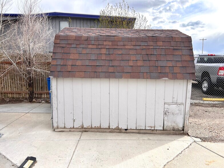 More Photos Of 4603 W Yellowstone Hwy, Mills General Retail For Sale