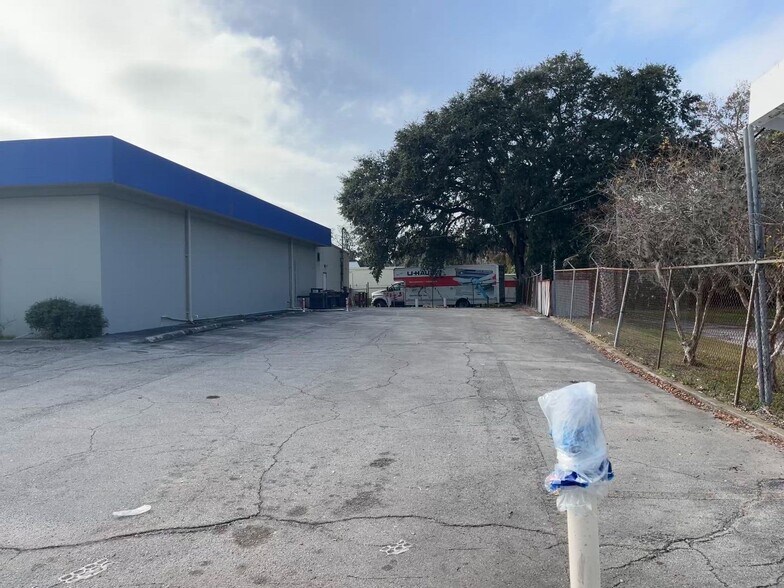 More Photos Of 1906 Parental Home Rd, Jacksonville Storefront For Sale