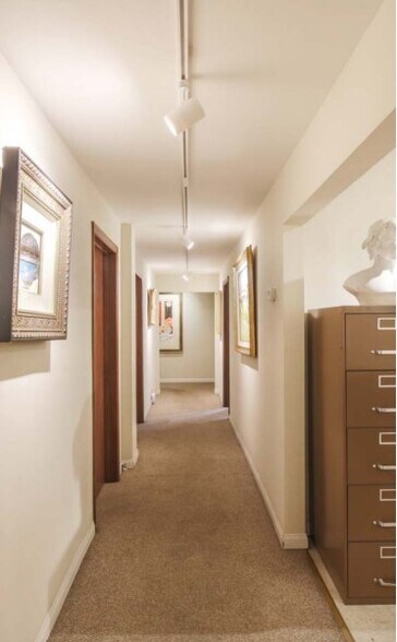 More Photos Of 261 S Robertson Blvd, Beverly Hills Storefront Retail Office For Sale