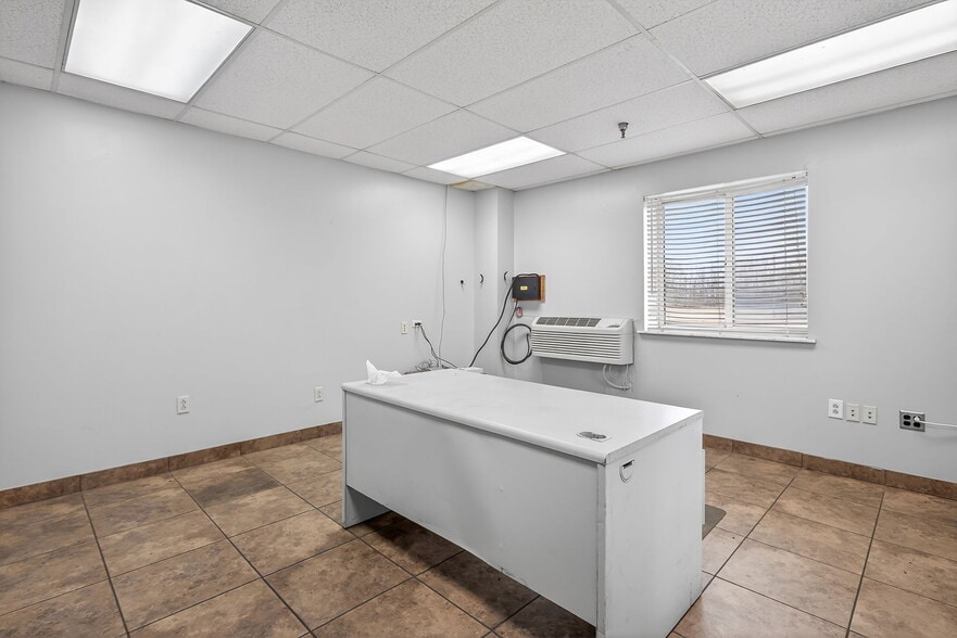 More Photos Of 1500 Dismuke Dr, Farmington Distribution For Sale