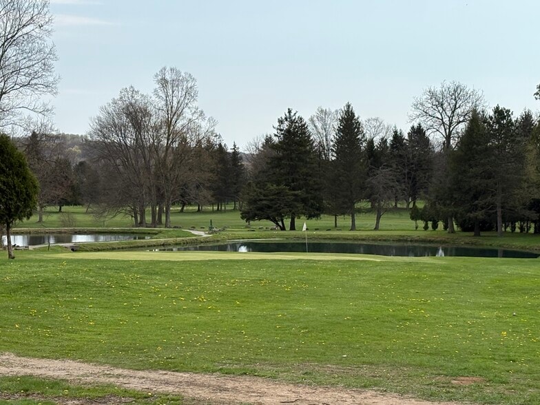 More Photos Of 318 Tanglewood Rd, Pulaski Golf Course Driving Range For Sale