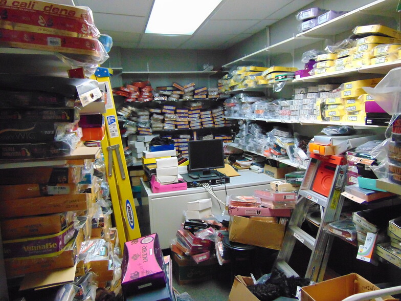 More Photos Of 15390 Gratiot Ave, Detroit Storefront For Lease