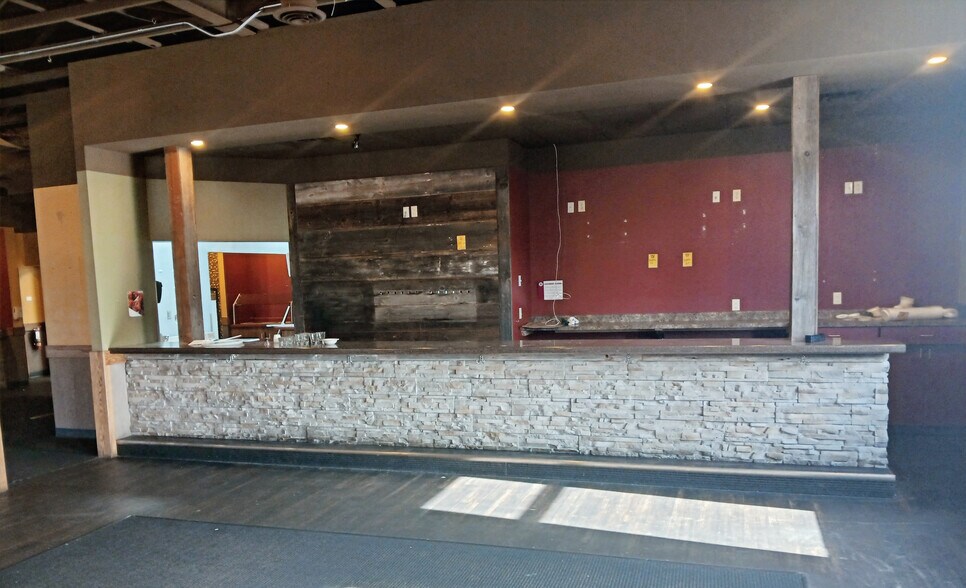 More Photos Of 1727 N Henderson St, Galesburg Restaurant For Sale