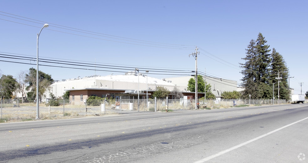 Primary Photo Of 1351 E Beamer St, Woodland Distribution For Lease