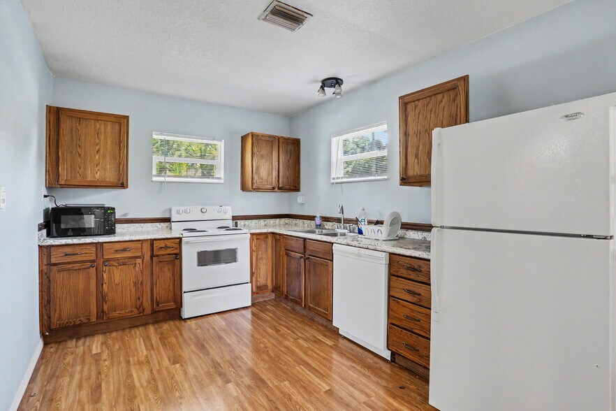 More Photos Of 883 Southwind Ln, Largo Industrial For Sale