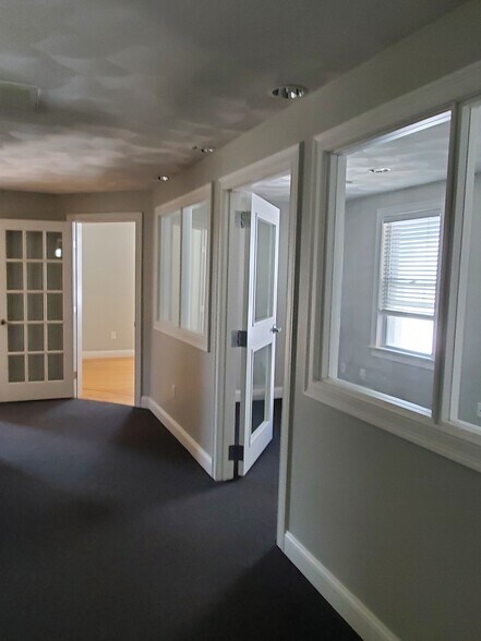 More Photos Of 7 Main St, North Kingstown Storefront Retail Office For Lease