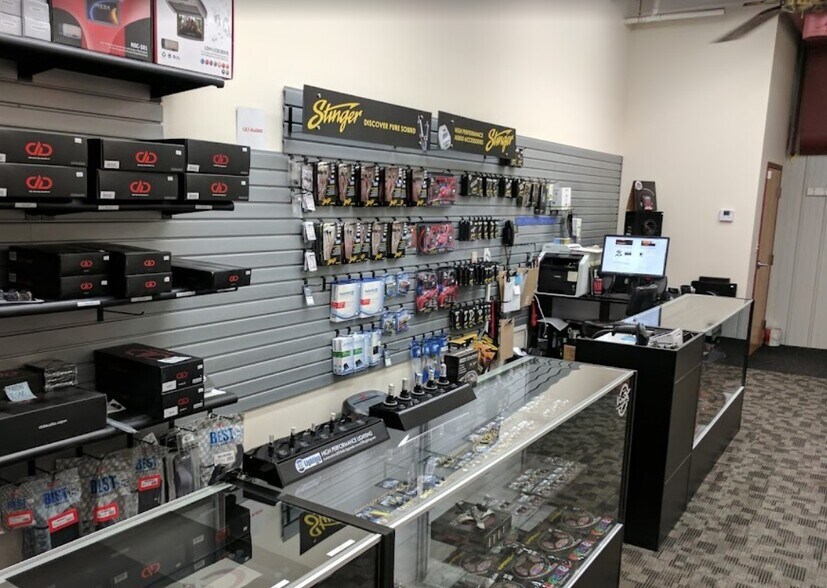 More Photos Of 3269 19th St NW, Rochester Coworking Space