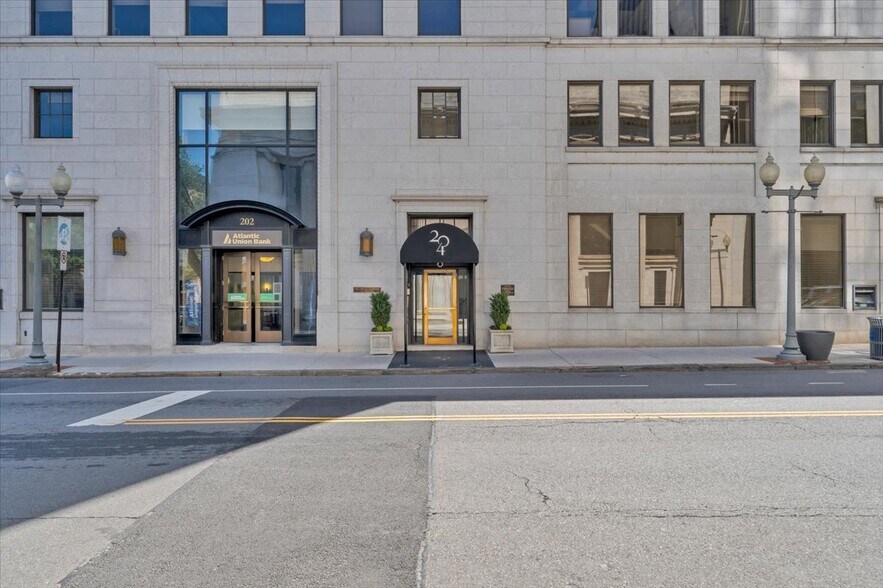 More Photos Of 202-204 S Jefferson St SE, Roanoke Office For Sale