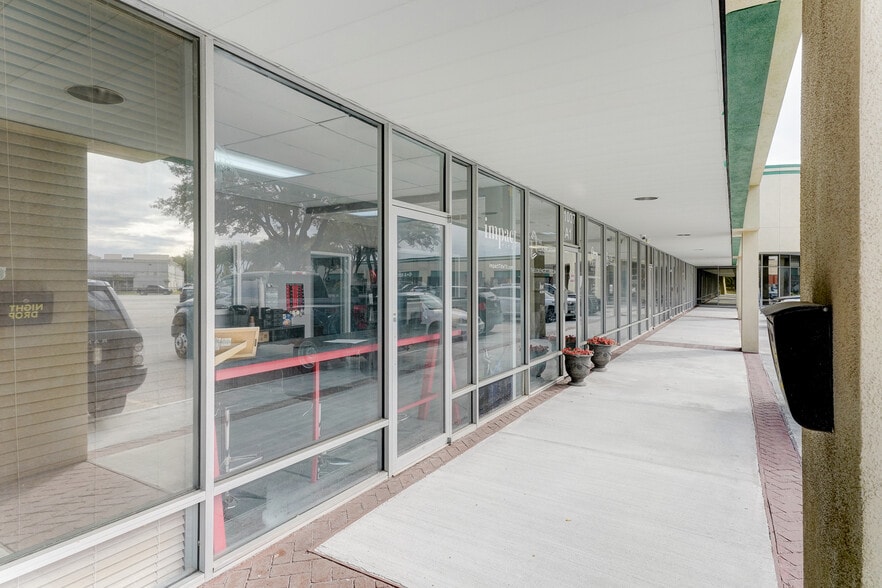 More Photos Of 11037 W FM-1960, Houston Unknown For Lease