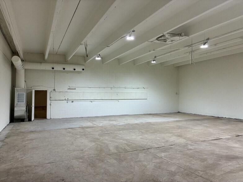 More Photos Of 65700 Gratiot Ave, Lenox Service For Lease