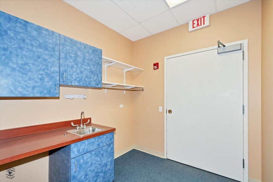 More Photos Of 912 Northwest Hwy, Fox River Grove Medical For Sale