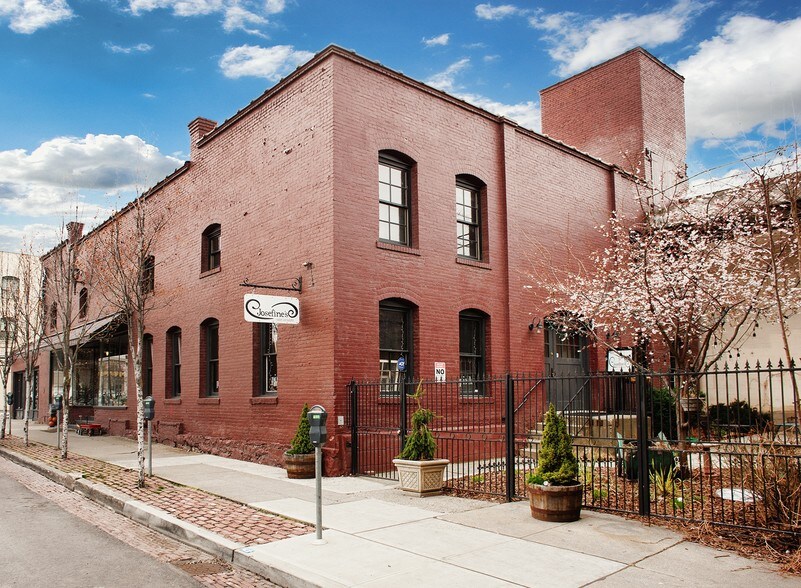 More Photos Of 154 S Madison St, Spokane Freestanding For Lease
