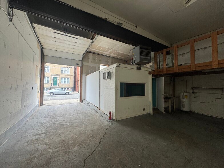 More Photos Of 75th Street, North Bergen Warehouse For Lease