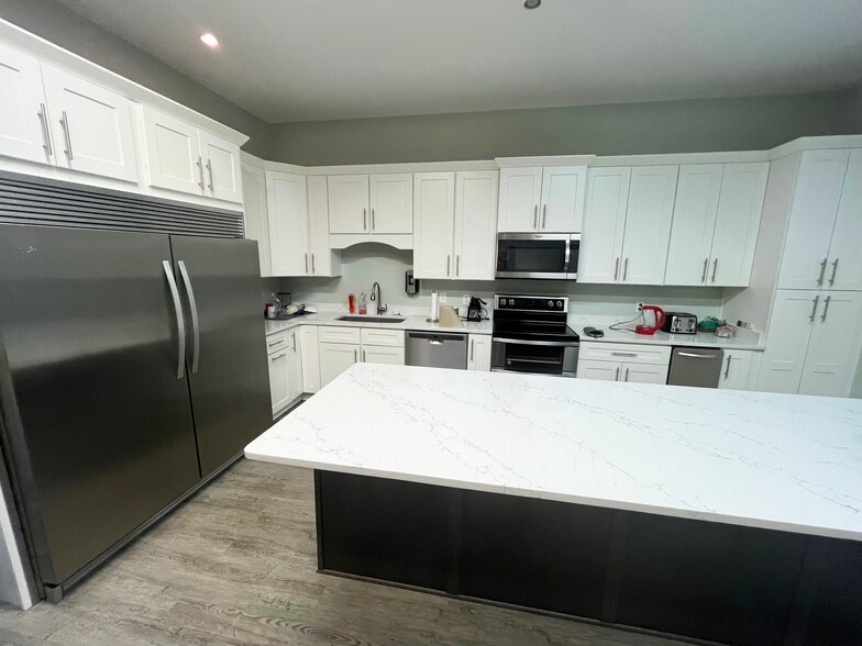 More Photos Of 1680 W 2nd St, Gulf Shores Medical For Sale
