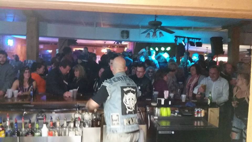 More Photos Of 449 Woodlawn Ave, Sunbury Bar For Lease