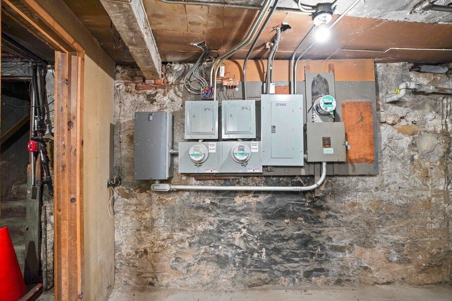 More Photos Of 6703 Myrtle Ave, Glendale Apartments For Sale