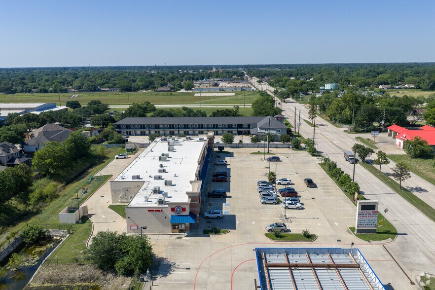 More Photos Of 10807 Huffmeister Rd, Houston Storefront Retail Office For Lease