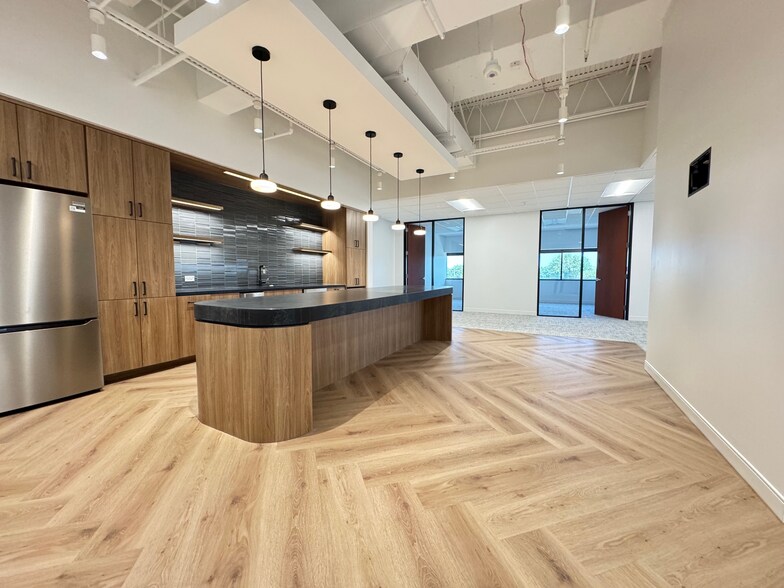 More Photos Of 3860 W Northwest Hwy, Dallas Office For Lease