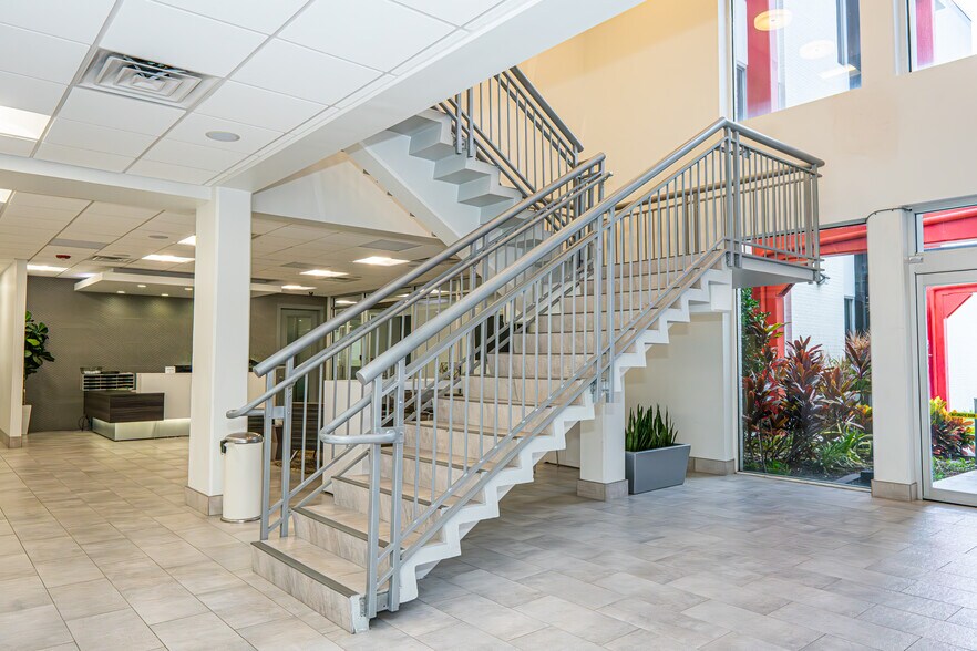 More Photos Of 3733 University Blvd W, Jacksonville Office For Lease