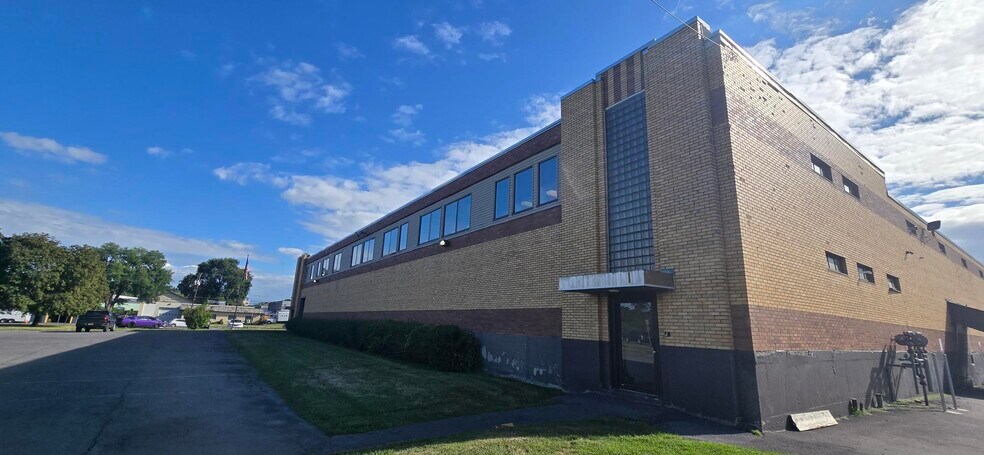 More Photos Of 621 E Brighton Ave, Syracuse Distribution For Lease