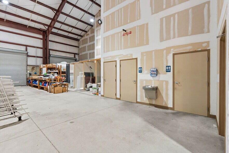 More Photos Of 585 Commonwealth Blvd, Port Orange Manufacturing For Sale