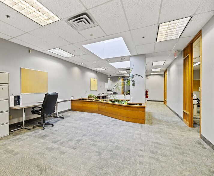 More Photos Of 21 Kern Rd, Toronto Showroom For Sale