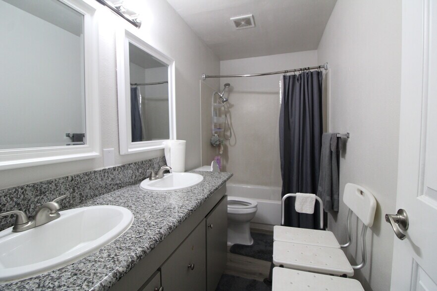 More Photos Of 2255-2297 E Shaw Ave, Fresno Apartments For Sale