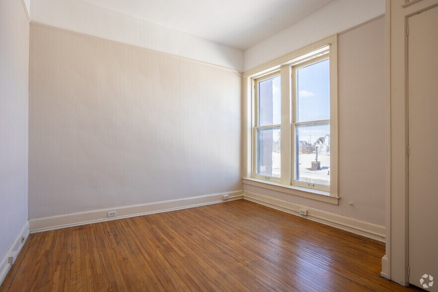 More Photos Of 814 Center Ave, Bay City Apartments For Sale