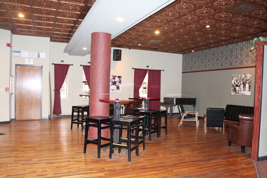 More Photos Of 427 E Monroe St, Springfield Office For Sale