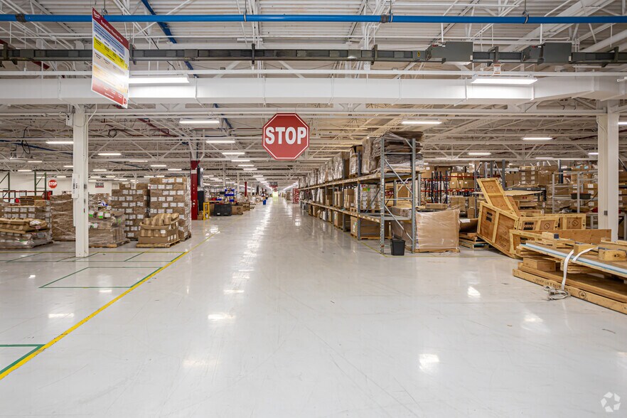 More Photos Of 1001 Industrial Park Dr, Clinton Manufacturing For Lease