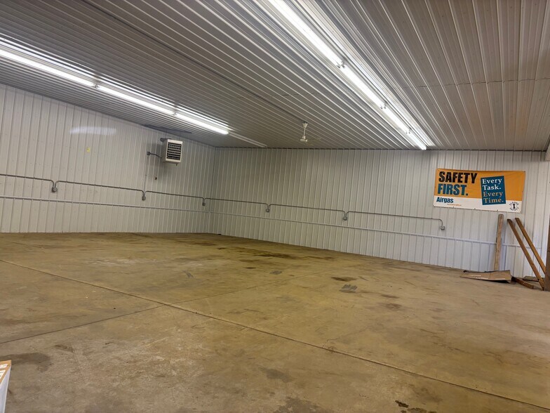 More Photos Of 717 27th St SE, Minot Flex For Lease