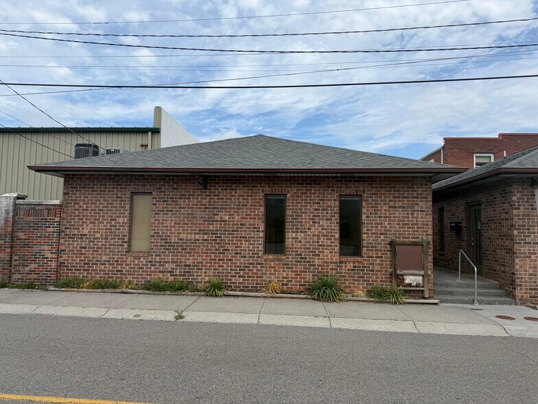 More Photos Of 618 Market Pl SW, Norton Office For Lease