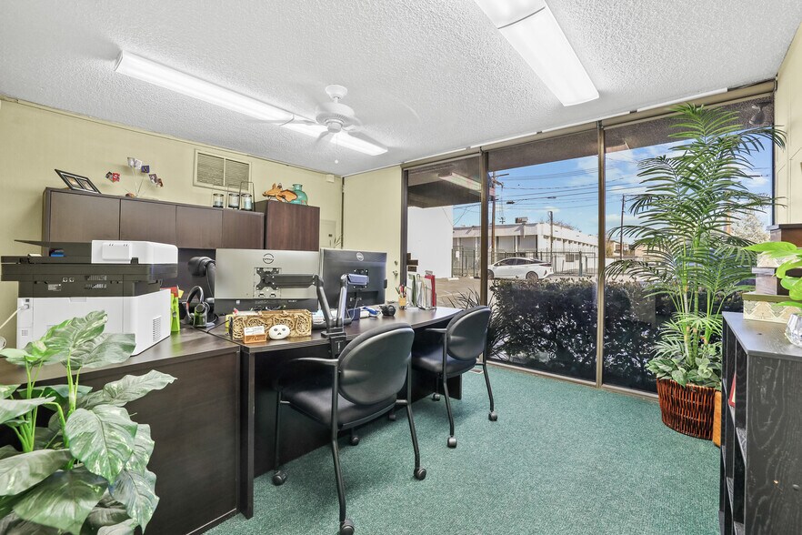 More Photos Of 1905 N Main St, Santa Ana Office For Lease