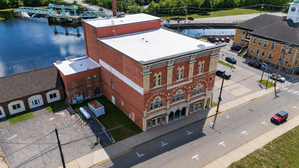 More Photos Of 198-204 Main st, Berlin Specialty For Sale