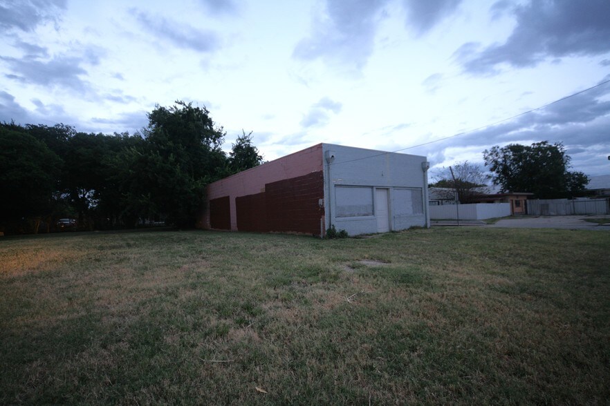 More Photos Of 1001-1007 Singleton Blvd, Dallas Land For Sale