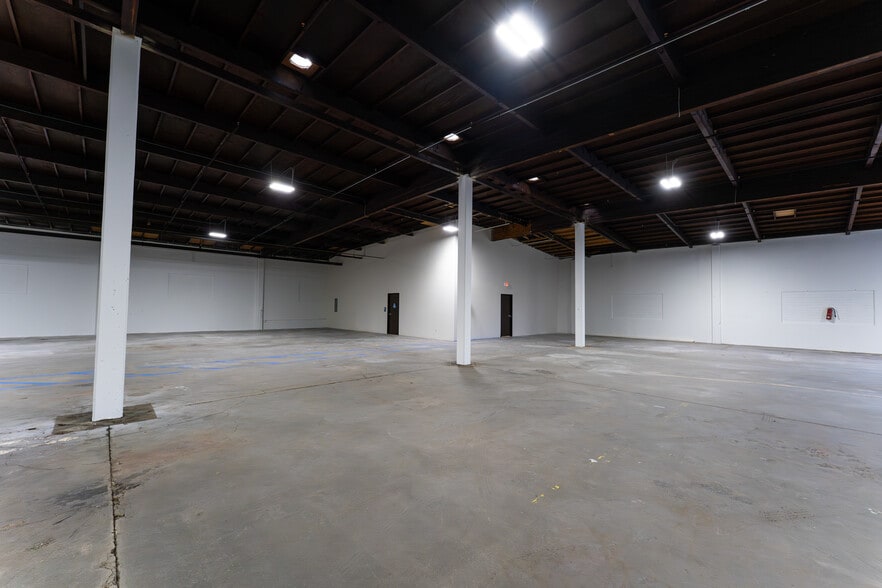 More Photos Of 2728 N Slater Ave, Compton Warehouse For Lease