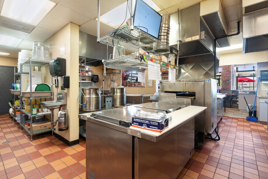 More Photos Of 1138 Yellowstone, Pocatello Restaurant For Sale