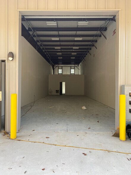 More Photos Of 420 Brandam Ln, Charleston Warehouse For Lease