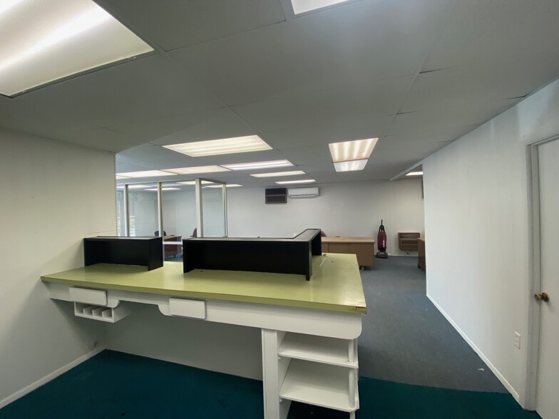 More Photos Of 105 Main st, Red Oak Office For Lease