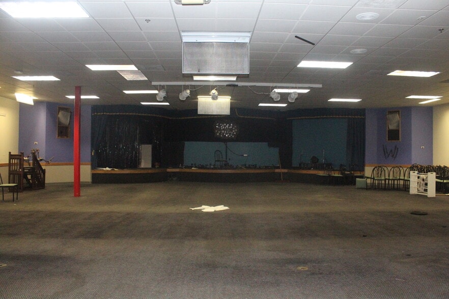 More Photos Of 221 N 66th St, Lincoln Freestanding For Lease