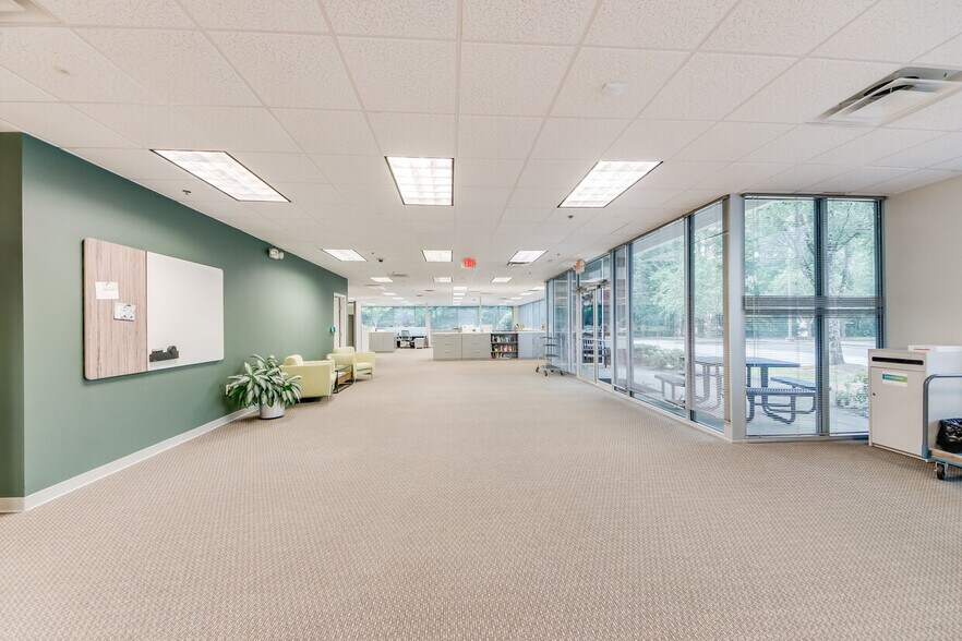 More Photos Of 10700 Abbotts Bridge Rd, Johns Creek General Retail For Lease